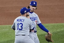 「最初は“行け、やっちまえ”」ドジャースを救ったマンシーの神判断！ WS第７戦、ロブレスキー「止めなければ退場だった」