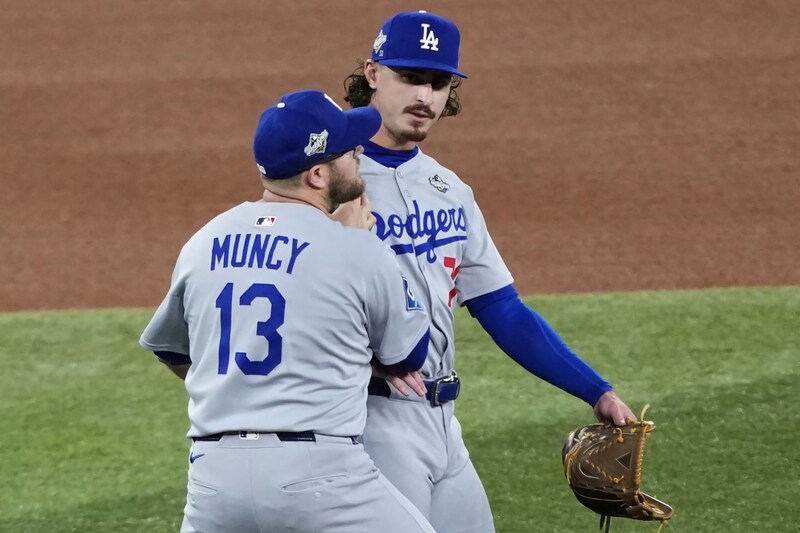 「最初は“行け、やっちまえ”」ドジャースを救ったマンシーの神判断! WS第7戦、ロブレスキー「止めなければ退場だった」