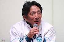 「さすがの存在感です」全日本大学駅伝の監督バス内に落とし物 名将の名乗りに「やっぱり」「しっかりと帽子まで印象付ける」の声