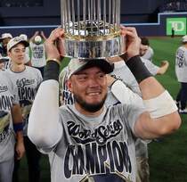 ロハスのWS起死回生弾の直前、スミスが告白したまさかの心境「ショウヘイのために…」 今オフFAも貢献度を強調「ミギーは素晴らしいチームリーダーだ」