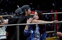 大谷夫妻が優勝パレードで手に持っていた“日本製品”にスポンサー企業は破顔一笑「日本文化への関心につながっている」