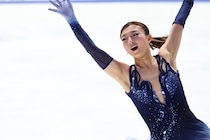 「あわわわわ…」SP首位発進、坂本花織を“女子フィギュア界超大物”が激励→無数のカメラフラッシュに海外記者は唖然「Wow…」【フィギュアNHK杯】