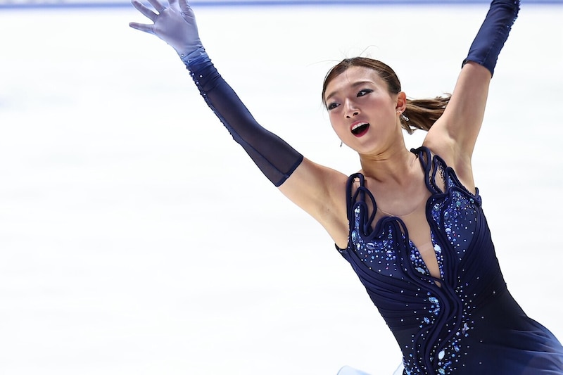 「あわわわわ…」SP首位発進、坂本花織を“女子フィギュア界超大物”が激励→無数のカメラフラッシュに海外記者は唖然「Wow…」【フィギュアNHK杯】