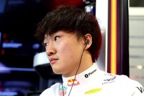 困惑の角田裕毅「決定的な理由が見つからない」ブラジルGP初日クラッシュ＆SQ１敗退　専門メディアは「週末のスタートは散々なもの」