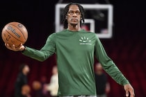 バックスを成功に導く“コーチ・ロンド”の哲学「自分の仕事は選手に何を言うべきか理解させること」＜DUNKSHOOT＞