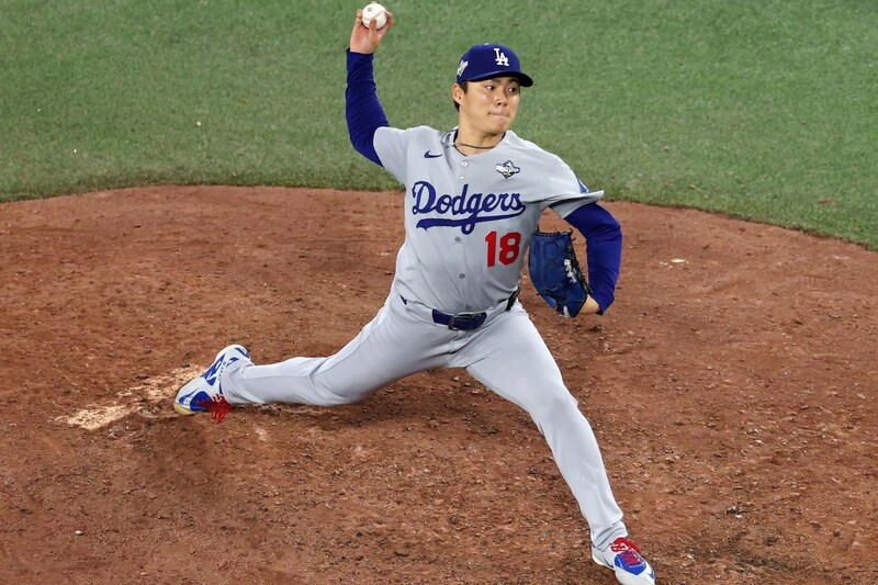 「伝説に名を刻む存在」ロバーツ監督が語る山本由伸とビューラーの共通点