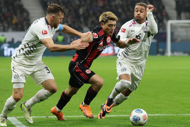 「天才的な一撃」堂安律、ダービー終盤の決勝美弾で「救世主」に！ 地元メディアからは多くの賛辞、 指揮官は「魔法の瞬間」