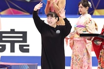 フィギュアNHK杯表彰式に現れた大物が意外すぎる“初体験”「知らなかった」「今まで出なかった方がおかしい!!」「こういう機会が今後も…」