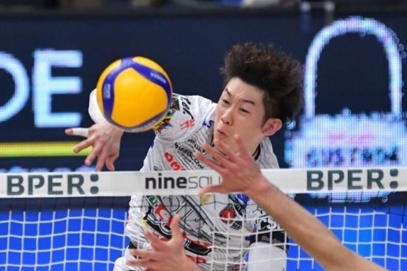 石川祐希が途中出場７得点！ ２セット連取される劣勢を跳ね返すパフォーマンスで大逆転勝利に貢献 “救世主”な働きをクラブ絶賛【セリエＡ】