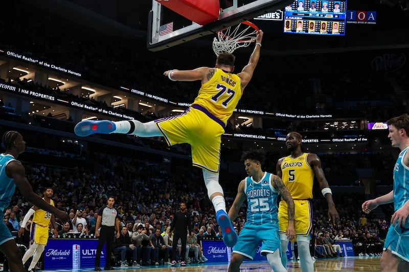 ドンチッチの“今季２本目のダンク”にチームメイトがツッコミ「AIだ」「ダンクできるの？」＜DUNKSHOOT＞