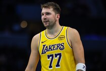 自身を追い出したハリソンGMの解雇にドンチッチの胸中は？明言を避けつつ「今はレイカーズに集中」マブズ復帰の可能性は…＜DUNKSHOOT＞