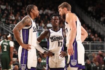 「55歳の私でももう少しマシなプレーができる」屈辱的大敗を喫したキングス指揮官が怒り爆発「本当に恥ずかしい」先発変更も示唆＜DUNKSHOOT＞