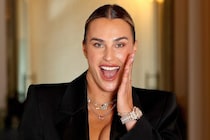 世界女王サバレンカがビキニでオフを楽しむ姿に「水着が引き立てる見事な後ろ姿だ」「スーパーセクシー」と称賛の声続々