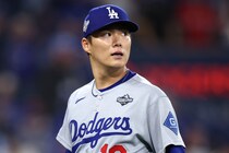 「友達はデコピン」山本由伸がSNSで愛犬＆寝顔ショット公開にファン大反響「デカすぎ」「最悪の寝相で笑う」