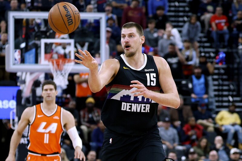 「まるで子どもたちとプレーしているかのよう」ヨキッチの圧巻パフォーマンスにレジェンドが脱帽＜DUNKSHOOT＞