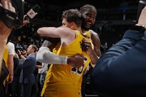 「彼について聞いていたのは『指導しづらい』『気分屋』。でも実際はまったく逆だ」リーブスが明かすエイトンの真の姿＜DUNKSHOOT＞