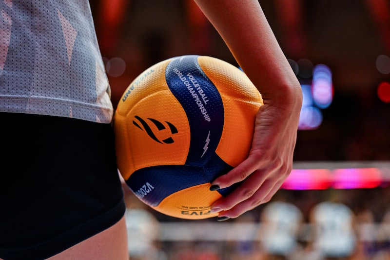 日本初開催の東京デフリンピックが異例の盛況ぶり! 一方で“立ち見客だらけ”のバレーボール会場に元NHKアナが苦言「残念すぎる。誰でも応援できると思ってきたけど...」