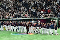 「猫みたいで可愛い」“韓国チアの人気美女”が東京ドームに降臨！ 舞台裏の秘蔵ショット＆代表ユニ姿を披露「なんでこんなに綺麗なの？」と反響続々