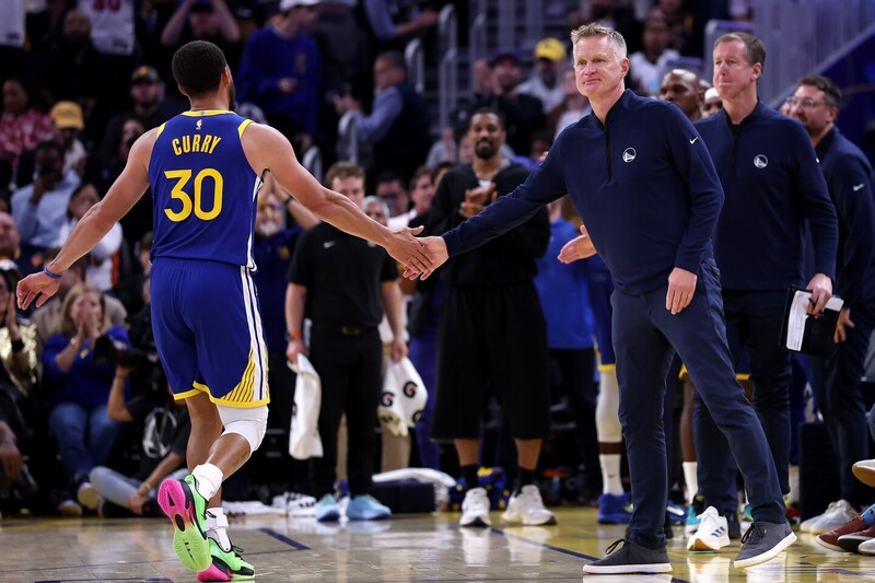 「29日間で13都市を回った」カーHCがウォリアーズの厳しい日程に言及「キャリアで最もタフな序盤戦だ」＜DUNKSHOOT＞