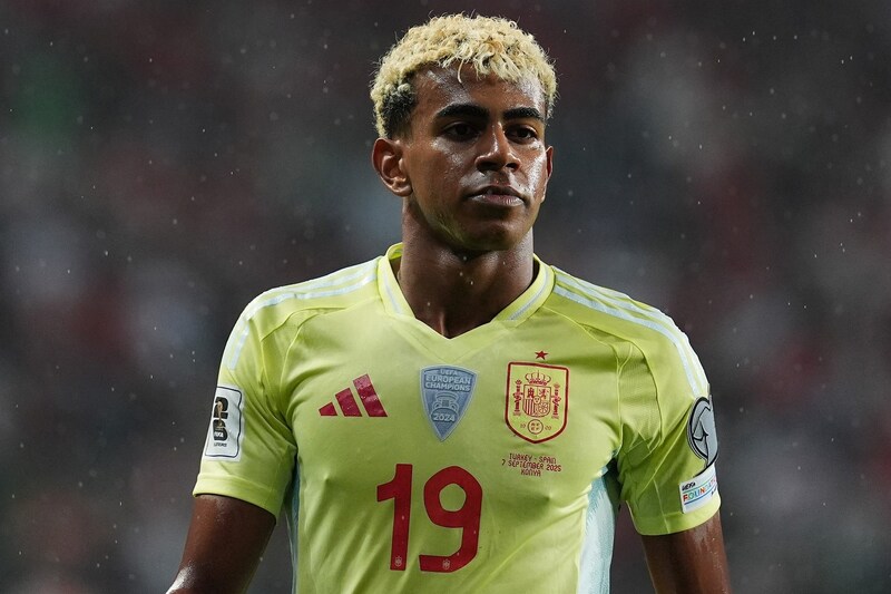 ヤマル離脱で再び対立激化! バルサとスペイン代表の確執が表面化し、論争はフィナリッシマまで尾を引く展開に