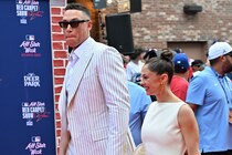 「パパ、ジャッジなんだよな」ヤンキース主砲の美人妻＆愛娘との家族ショットにNYファン喝采「かわいすぎる」「まだ誰か分かってない」