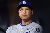 来日したドジャース・ロバーツ監督と日テレアナがツーショット！ 「非常に気さくでフレンドリーでした」