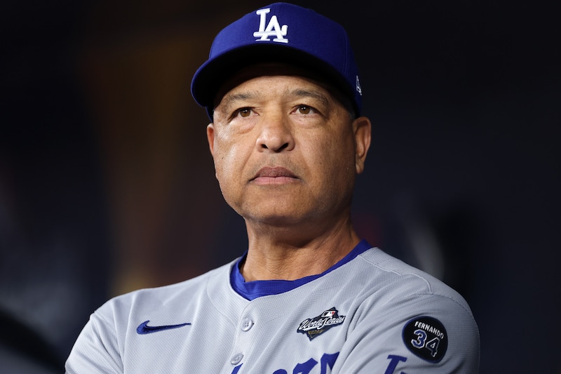 来日したドジャース・ロバーツ監督と日テレアナがツーショット! 「非常に気さくでフレンドリーでした」