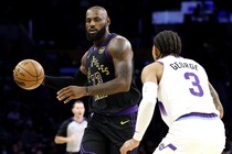 「自分のデビュー後に生まれた選手が82人…」NBA史上初の23年目を始動させたレブロンの“長寿ぶり”を示すデータ＜DUNKSHOOT＞
