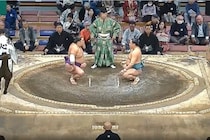 「94歳なんて信じられない」大相撲中継、行司の背後に“国民的俳優”の存在感 ２日連続の登場に視線集中「昨日もいたよね!?」