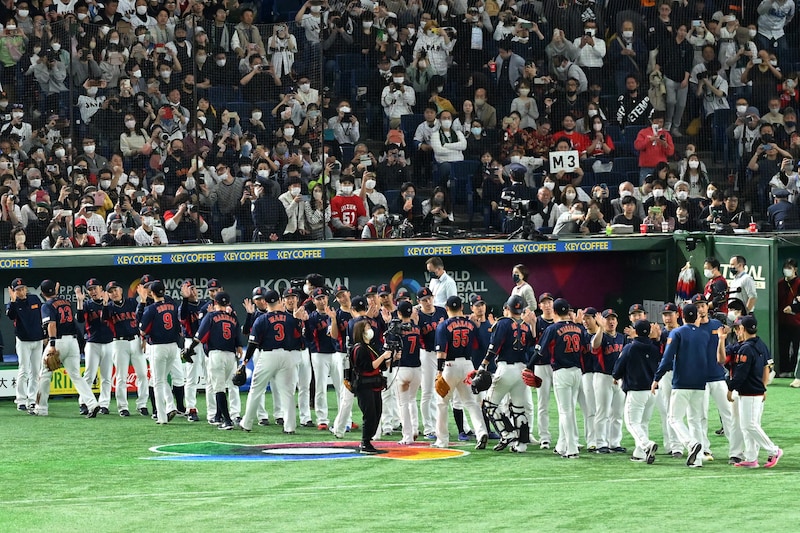 「東京ドームに天使」“恋リア美女”が侍ジャパン戦を現地観戦&大胆な肩出し黒コーデを披露「大迫力で興奮しっぱなしだった」