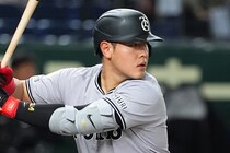 「こんな美人が東京ドームに...」観客席にいた巨人ユニ姿の“若手女優”にネット騒然「えっ⁉」「似合ってて可愛い」