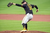 10勝ながらチームは最下位…スキーンズが山本由伸を上回りサイ・ヤング賞を受賞した理由「強烈なインパクトを与えました」MLB評論家が解説