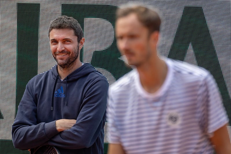 かつてメドベージェフを指導した元世界６位シモンがその苦労を吐露「ボックス席にいる時間は最も不快だった」＜SMASH＞