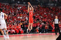 「マジかよ!!」バスケ日本戦で生まれた超絶ブザービーターに海外実況が思わず漏れた日本語！ ハーフラインからの超ロング3Pに衝撃「狙ってたのか？」