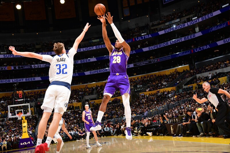 【NBA】八村塁が後半に爆発！要所で４本の３ポイントを沈め14得点、レイカーズはマブズを破り今季最長６連勝＜DUNKSHOOT＞