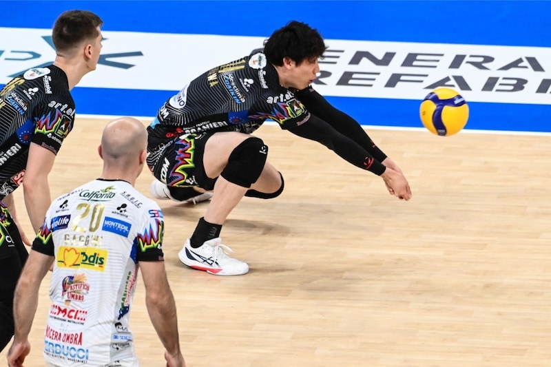 【現地取材】ペルージャ、２試合ぶり白星で暫定首位返り咲き！ 今季最短出場の石川祐希は「僕の準備不足と実力不足」と反省した“予想外の起用“