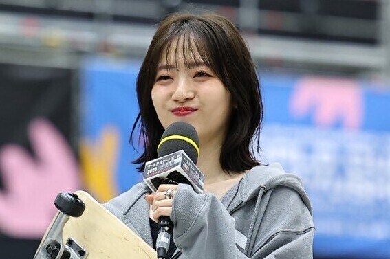 「他のスポーツと少し違う」“人気番組に出演の女性歌手”がスケートボードの熱気に感動「知れば知るほど沼な世界！とんでもない世界に興味を持ってしまった...」