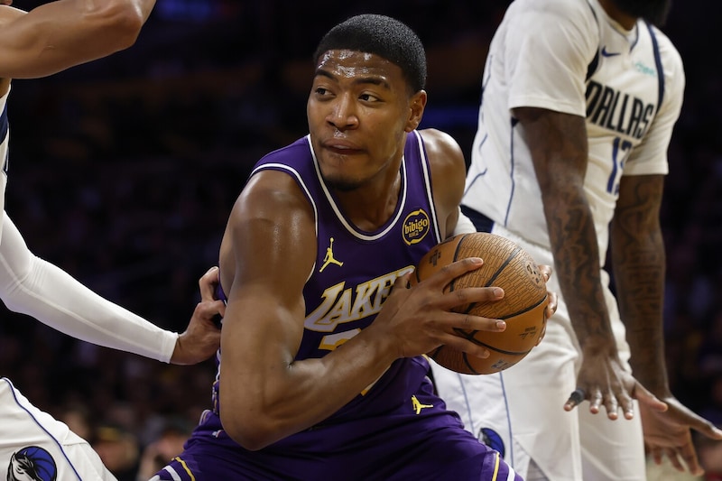 「いつボールを持ったか覚えてない」１本しかシュートを打てず無得点に終わった八村塁がレイカーズに警鐘「それじゃ勝てるわけがない」＜DUNKSHOOT＞