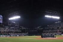 「驚くほど美しい」エスコンに舞い降りた“韓国人気チア”、ユニ姿＆舞台裏ショット披露！ ファン絶句「完璧な美貌」「天使みたい」