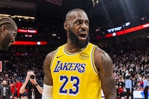 「勝利のために記録を犠牲に」土壇場で示したレブロンの勝利優先のマインド。“弟子”八村に託したラストショット＜DUNKSHOOT＞