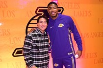 「また日本人選手がトロントを恐怖に陥れた！」八村塁の劇的弾で、地元ファンに蘇る“山本由伸のトラウマ”「恨みでもあるのか？」＜DUNKSHOOT＞