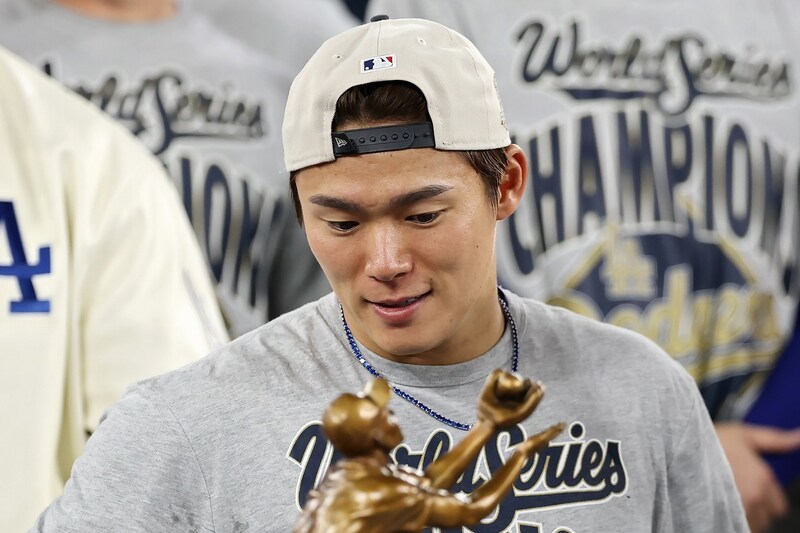 「すっごい仲間大集合」　山本由伸のワールドシリーズMVP祝賀会にダルビッシュ有が参加！　ネット歓喜「胸熱です」「わわわ！ダルさんもいる！」