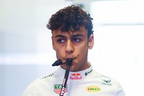 「グリップが本当にひどい」　角田車でリンドブラッドが15番手タイム、無線でマシンに苦言も...平川11番手、岩佐17番手【アブダビGP／FP1】