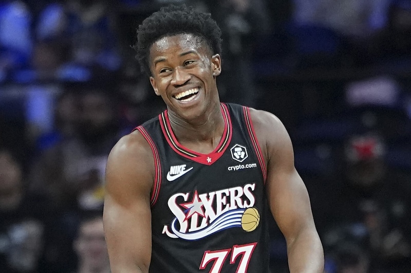 「あんな形でティップインできるなんてね」シクサーズを劇的勝利に導いた新人エッジコムを、先輩マキシーが称賛「素晴らしいプレーだった」＜DUNKSHOOT＞