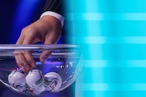 日本の大物女優が「ワクワクドキドキで…」北中米W杯抽選会をリアルタイム視聴→直筆の組分けをSNSに公開、サポ衝撃「流石です」「全104試合あるけど…」