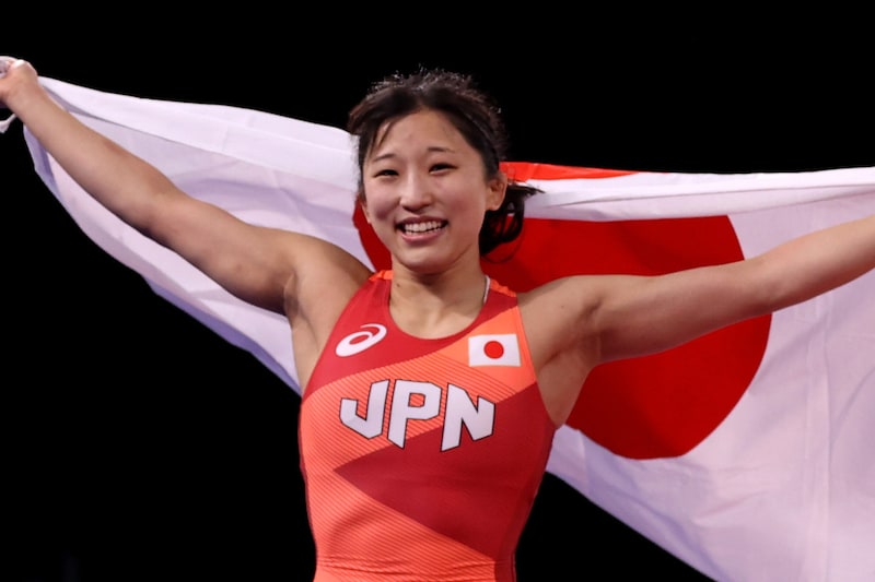 「ええっ!」「どこのお嬢様?」五輪金メダリストの“純白のドレス姿”に絶賛の声「才色兼備の最強アスリート」