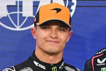 ノリスが初のワールドチャンピオンに輝く！　レースは３番手フィニッシュ、優勝フェルスタッペンは２ポイント届かず【F1アブダビGP】