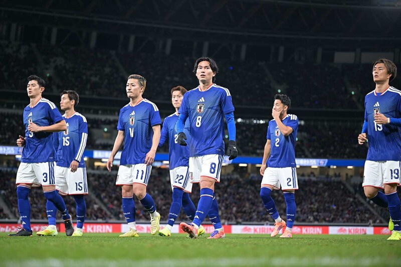 「かわいーーーーっ！」“話題の10頭身モデル”、へそ出し×スカートの日本代表ユニ姿を披露！ ファン反響「腹筋素敵っ」「よく似合ってる」