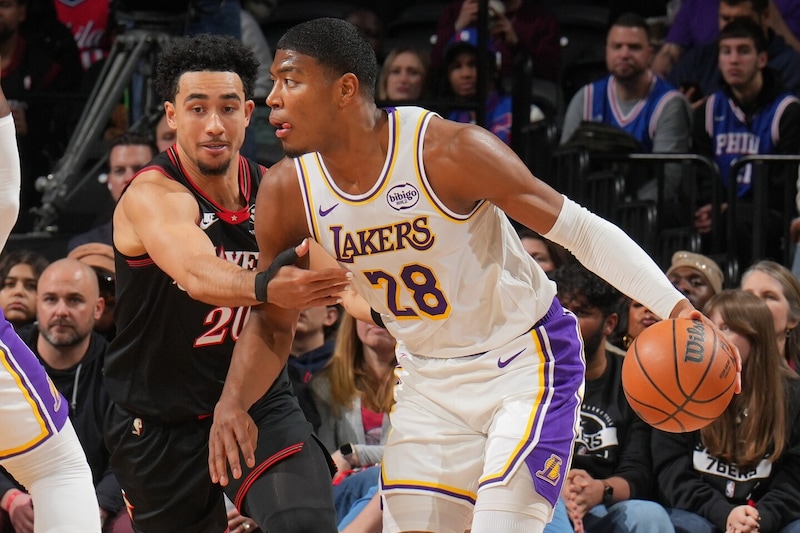 【NBA】八村塁が豪快アリウープ＆３本の３ポイント沈め17得点と躍動！レイカーズはシクサーズとの手に汗握る激戦を制す＜DUNKSHOOT＞