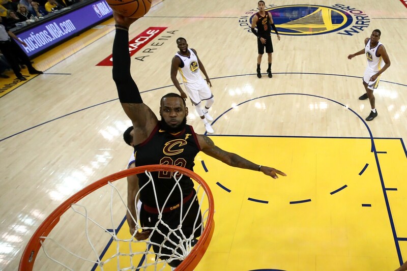 レブロンが選ぶ“自身のベストシーズン”は優勝を逃した年「何もミスを犯さないような感覚だった」＜DUNKSHOOT＞